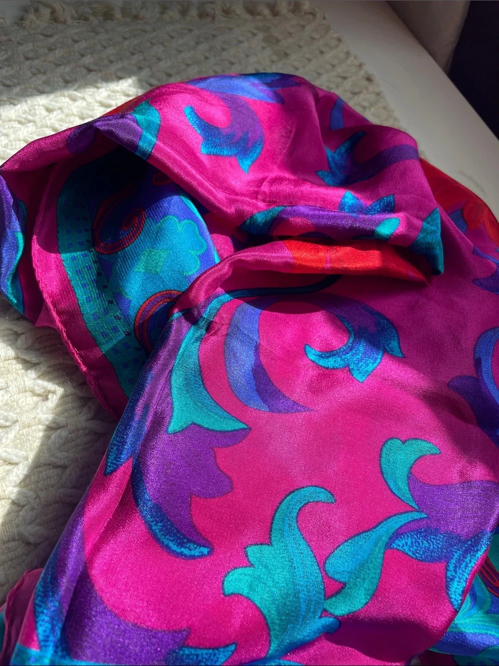 VTG L. CLAIBORNE SILK SCARF